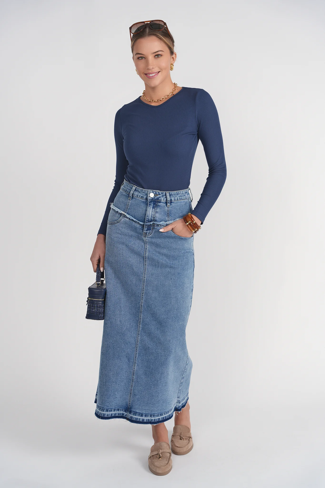 Long Sleeve Ribbed V Neck Tee- Faded Navy - Image 4
