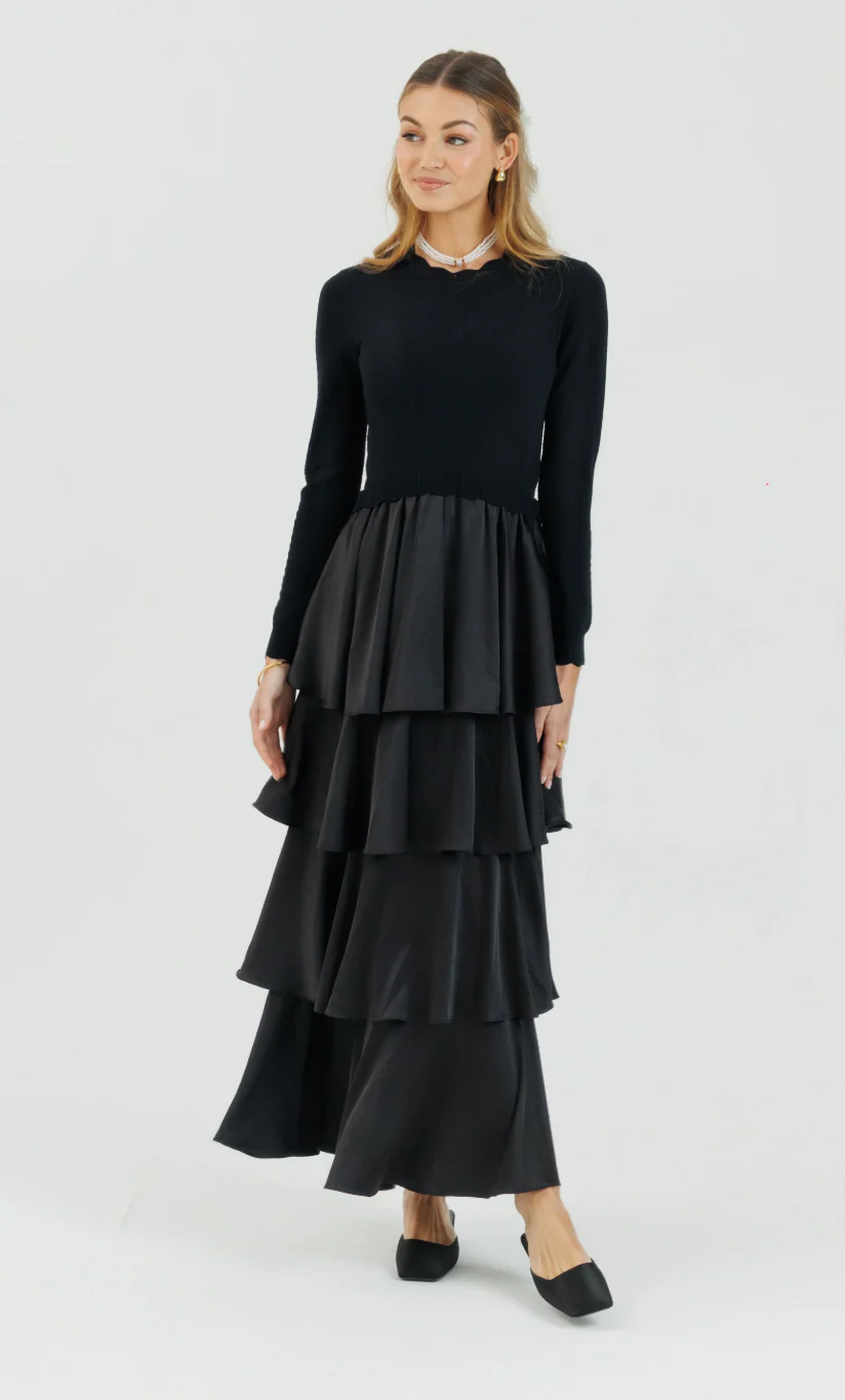 Scalloped Ruffle Maxi Black