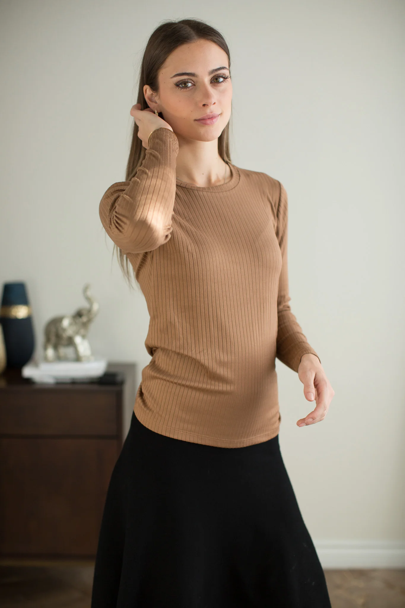 Wide Rib V-neck Tee - Image 4